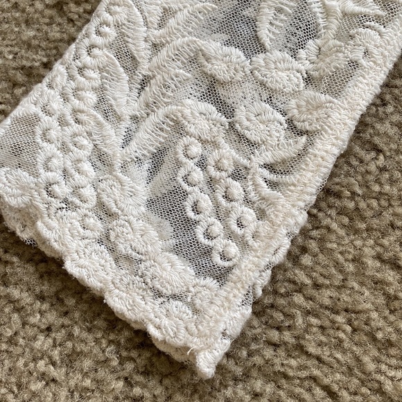 Express Lace Top - Picture 4 of 4